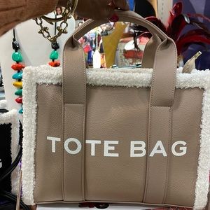 The Tote Bag Beige